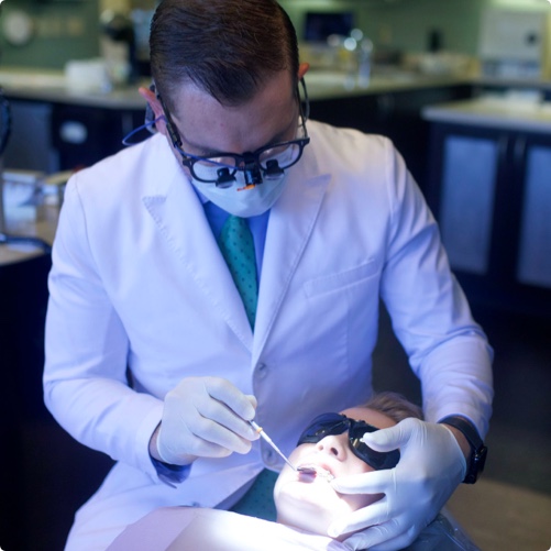 چرا باید به یک متخصص دندانپزشکی مراجعه کنید؟
